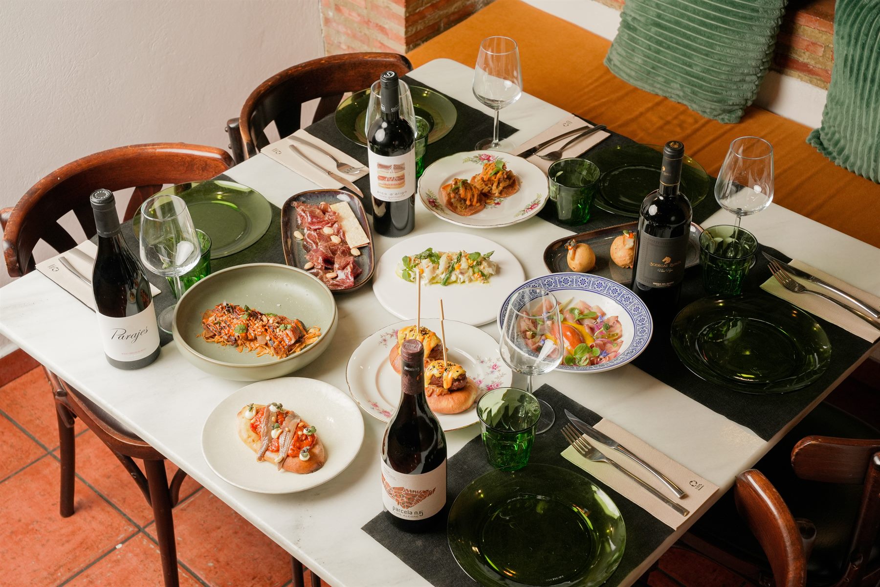 Mesa y gastronomía de KASTA en Valencia